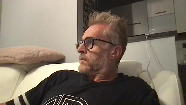Axl hot online show from June 7, 2026, 10:24 pm