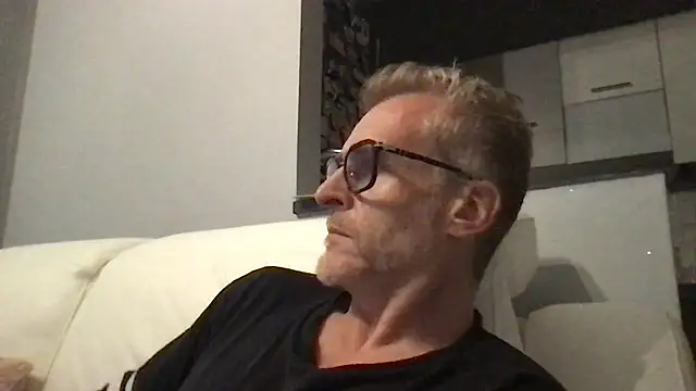 Axl hot online show from June 8, 2026, 7:47 pm
