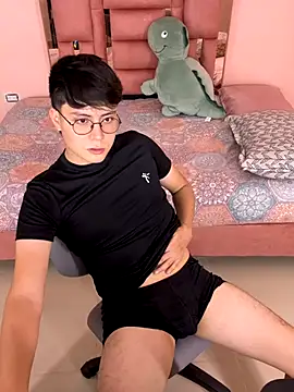 Snapshot of sexydany_ chatting on October 13, 2025, 4:34 am sexydany  online show from October 13, 2025, 4:34 am