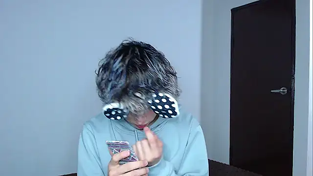 john vichenso online show from November 28, 2025, 10:01 pm