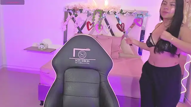 ZURY TAY online show from October 2, 2025, 11:39 am