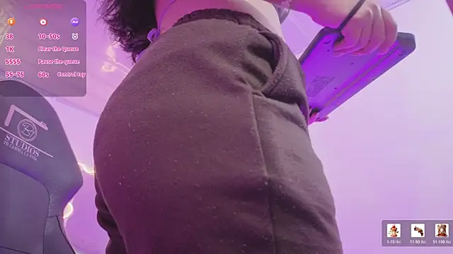 ZURY TAY online show from April 18, 2026, 11:58 am