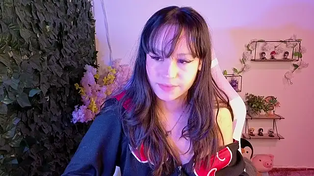 Eymmy 24 online show from May 3, 2026, 1:33 am