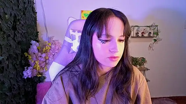 Eymmy 24 online show from May 6, 2026, 1:36 am