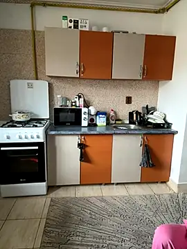 MiaKiittyy online show from September 29, 2025, 1:27 pm