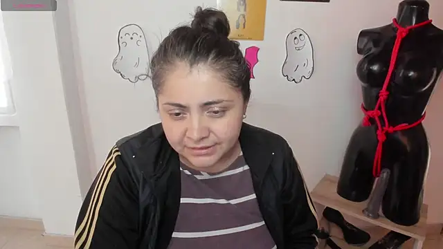 TifanyAmazinng online show from October 8, 2025, 12:47 pm