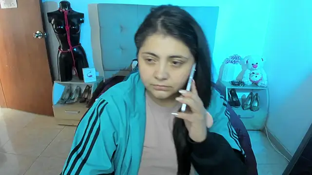 TifanyAmazinng online show from December 15, 2025, 12:42 pm