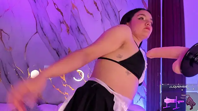 alicecute77 online show from November 21, 2025, 2:32 am