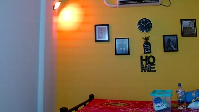 bellotabigtits18 online show from September 26, 2025, 9:52 pm