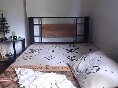 Snapshot of Prettysweetmum chatting on February 4, 2026, 3:45 am Prettysweetmum online show from February 4, 2026, 3:45 am