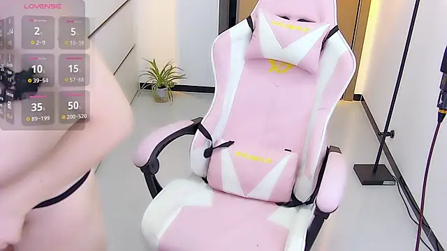 Snapshot of Fioriy66 chatting on September 28, 2025, 12:54 pm Fioriy66 online show from September 28, 2025, 12:54 pm