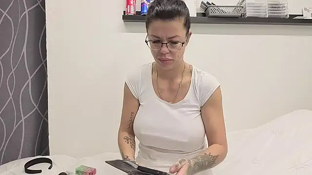 sexygilf82 online show from November 24, 2025, 10:48 am