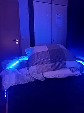 Teufel-in-weiss online show from February 10, 2026, 10:03 pm