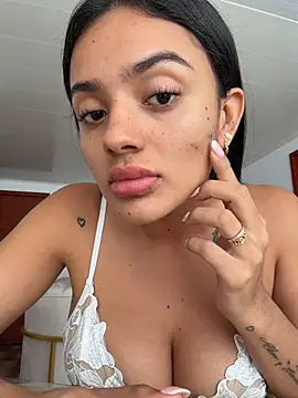 AnaaFaith  online show from April 3, 2026, 5:11 pm