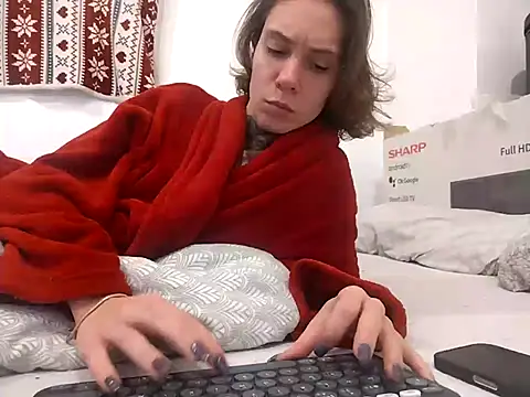 HoneySquirrel online show from October 26, 2025, 4:24 pm