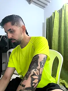 giannis090 online show from October 15, 2025, 4:01 am