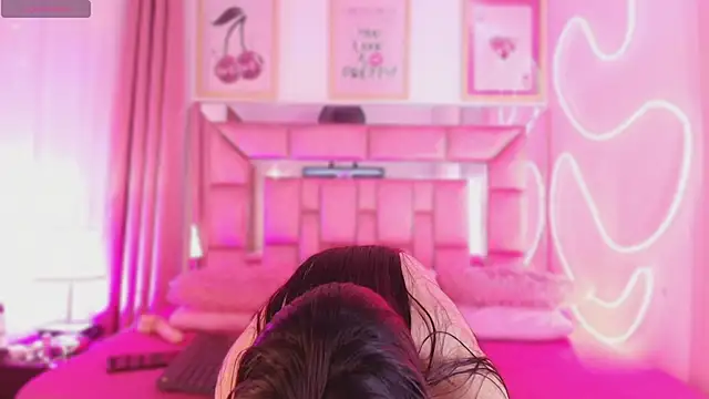 Sophie stars online show from December 22, 2025, 10:45 am