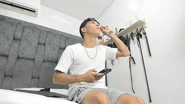 ZafiroAndFlynn online show from November 30, 2025, 9:41 pm