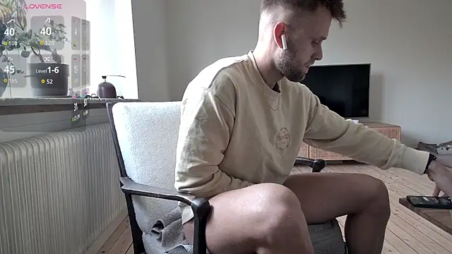 bubblebuttnes online show from October 27, 2025, 7:01 am