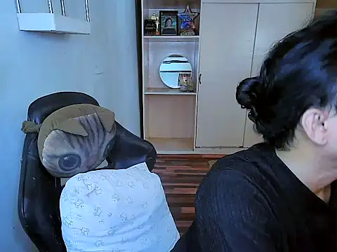 YourNikkieXxx online show from November 22, 2025, 2:32 am