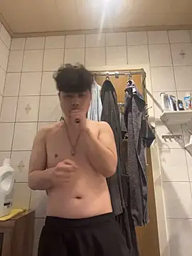 Kingpowerlittel online show from March 4, 2026, 5:19 pm