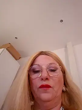 TinaLizxh online show from May 9, 2026, 11:10 pm