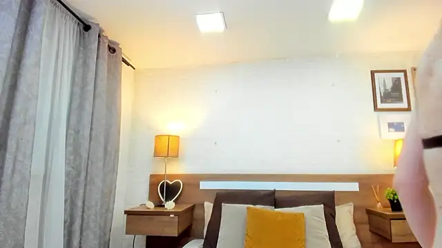 JenniferAuriston online show from March 12, 2026, 8:04 pm