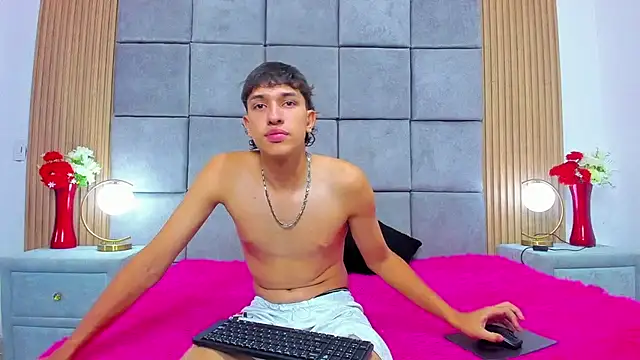 ChanellandMax online show from September 17, 2025, 1:02 pm