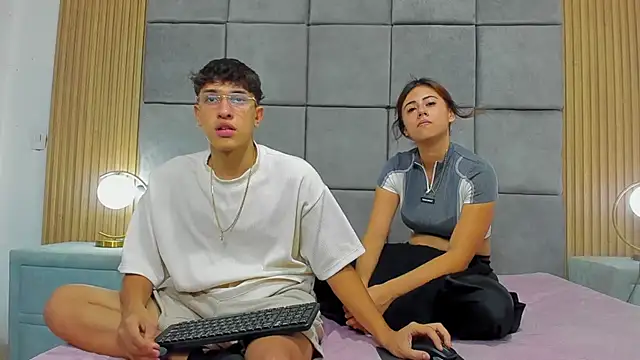 ChanellandMax online show from November 19, 2025, 7:25 pm