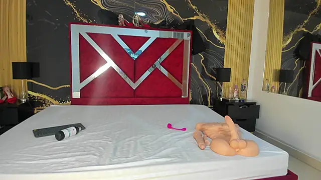 VioletRose as online show from November 4, 2025, 9:36 pm