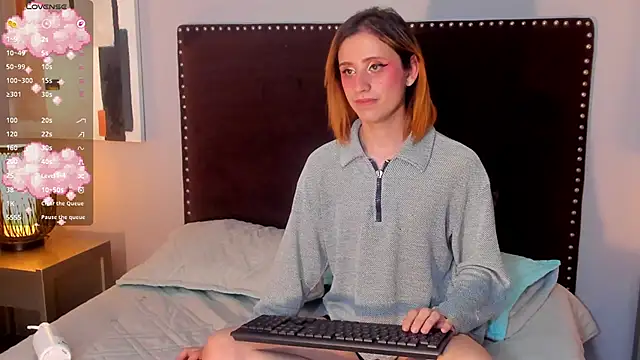 Snapshot of seraphine_star chatting on February 1, 2026, 11:36 pm seraphine star online show from February 1, 2026, 11:36 pm