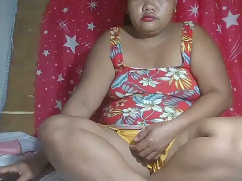 hot mom13 online show from November 18, 2025, 5:06 pm