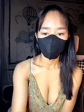 TiNa 04 online show from November 16, 2025, 11:32 pm