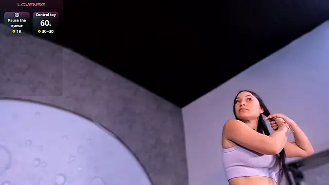 ReinaChloe online show from February 19, 2026, 4:03 pm