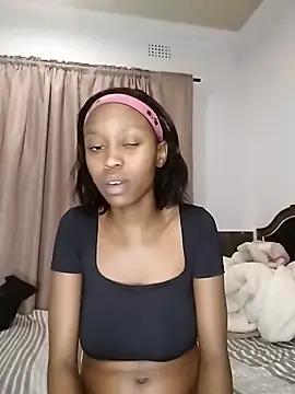 LonelyQueenxx25 online show from September 29, 2025, 4:34 pm