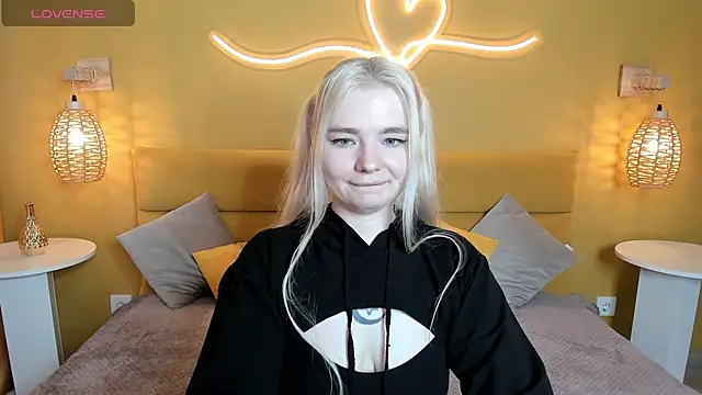 RuthBryant online show from September 14, 2025, 4:33 am