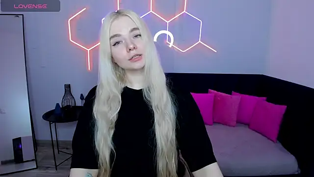 RuthBryant online show from September 17, 2025, 8:38 am