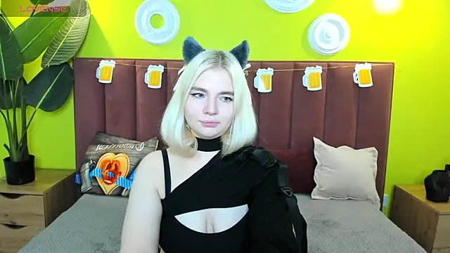 RuthBryant online show from September 29, 2025, 1:11 am