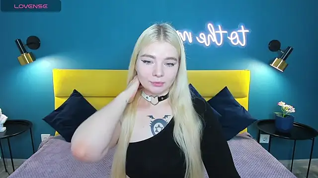 RuthBryant online show from October 8, 2025, 1:03 am