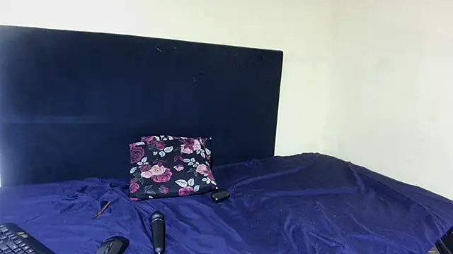 SweetTitties21 online show from April 7, 2026, 8:53 pm