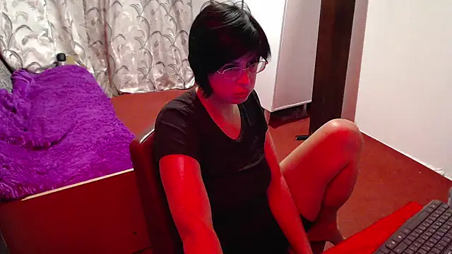 TinaFlower  online show from November 7, 2025, 7:25 pm