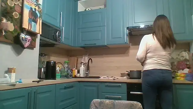 ALICAINWONDERLAND online show from November 4, 2025, 5:23 pm