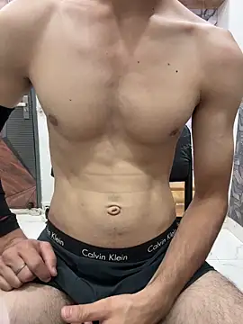 coupleyug online show from April 18, 2026, 7:07 pm