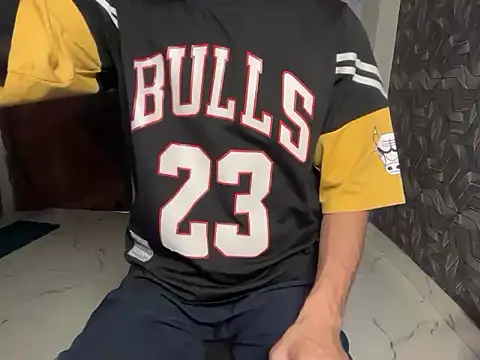 coupleyug online show from April 19, 2026, 10:47 am