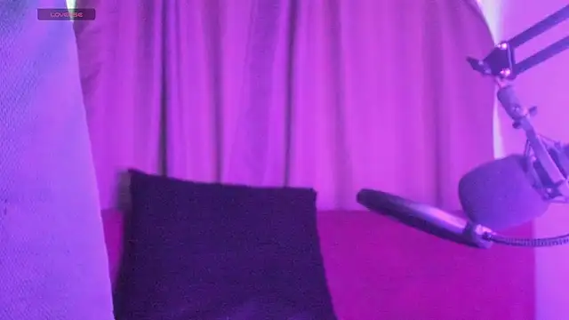 elfernh online show from September 27, 2025, 8:03 pm