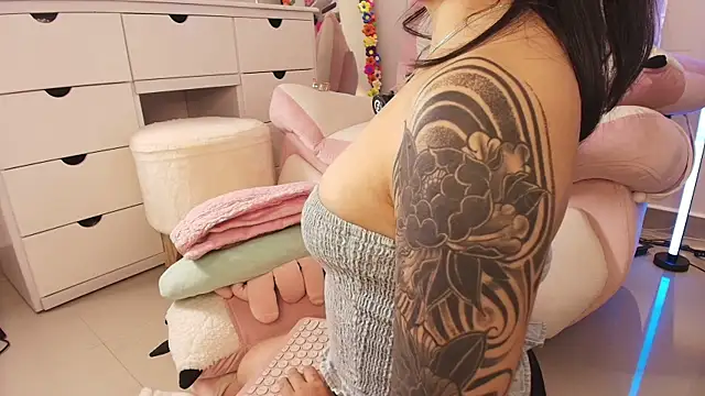 justonecute online show from June 10, 2026, 12:22 am