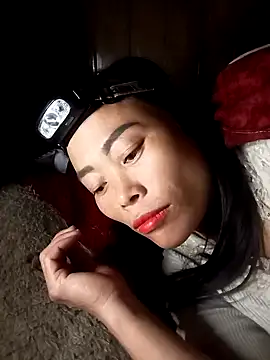 CoMay003 online show from November 17, 2025, 2:01 pm