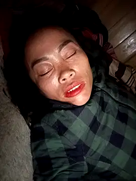 CoMay003 online show from December 2, 2025, 7:42 pm