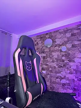 samiacooper25 online show from March 13, 2026, 8:32 am