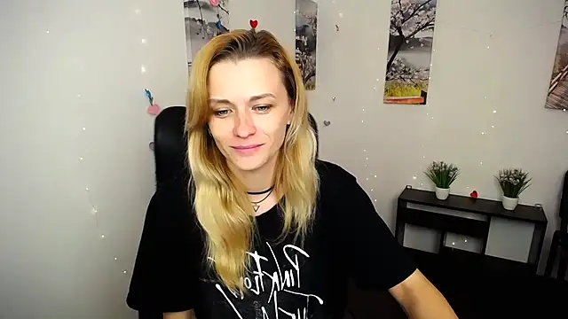 PeppyMia online show from October 28, 2025, 7:12 am